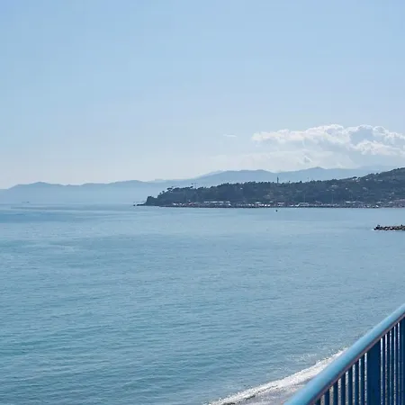 Bilocale Mezzano In Centro Varazze
